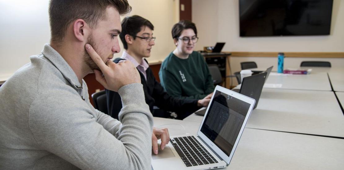 Students pursuing a computer science major at 全球十大赌钱排行app in Wisconsin undergo hands-on, pro...